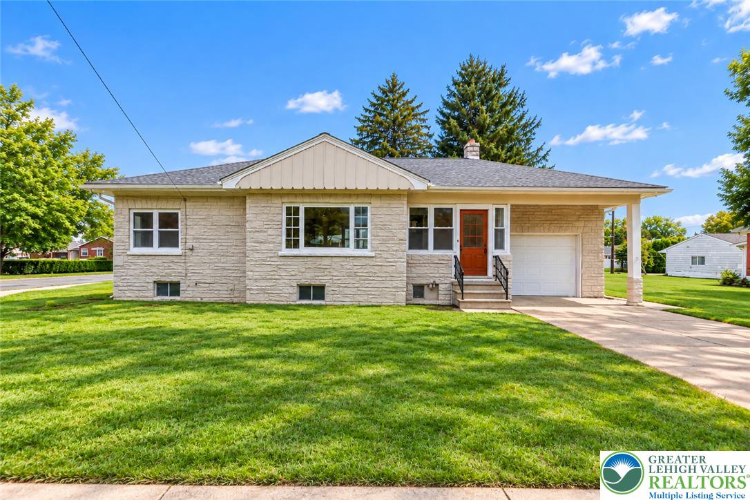 1722 South Albert Street Property Photo 1