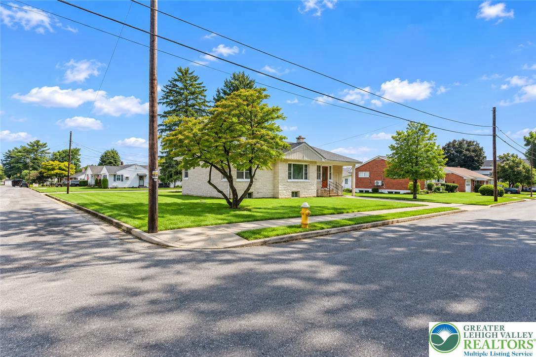 1722 South Albert Street Property Photo 3