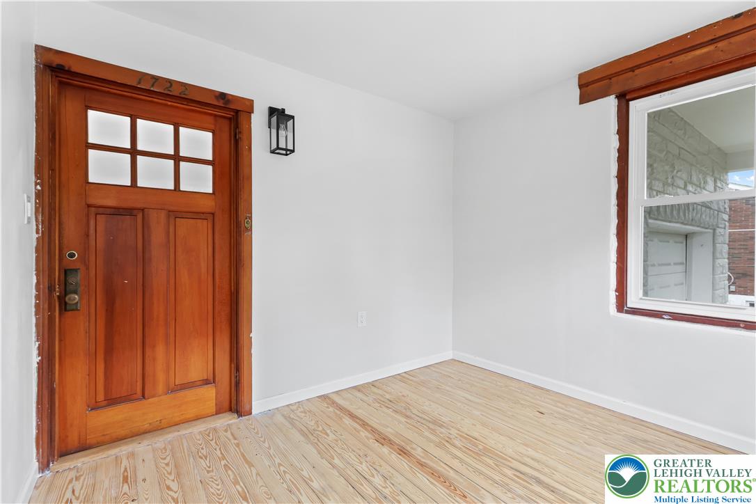 1722 South Albert Street Property Photo 4