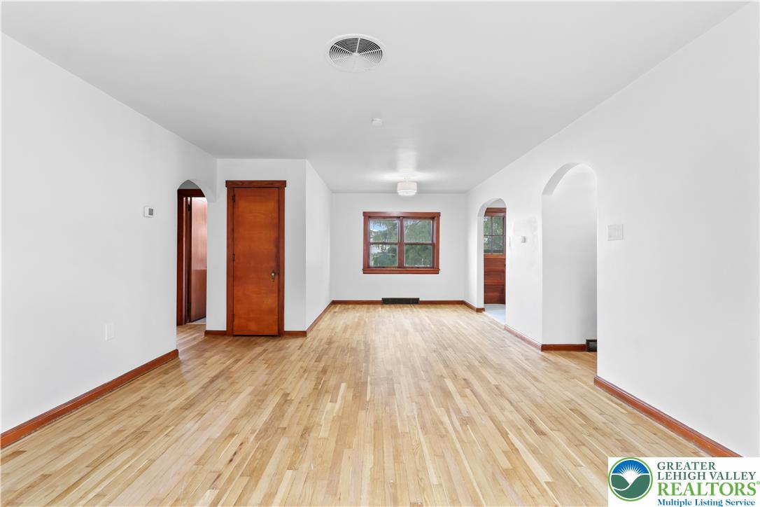 1722 South Albert Street Property Photo 7