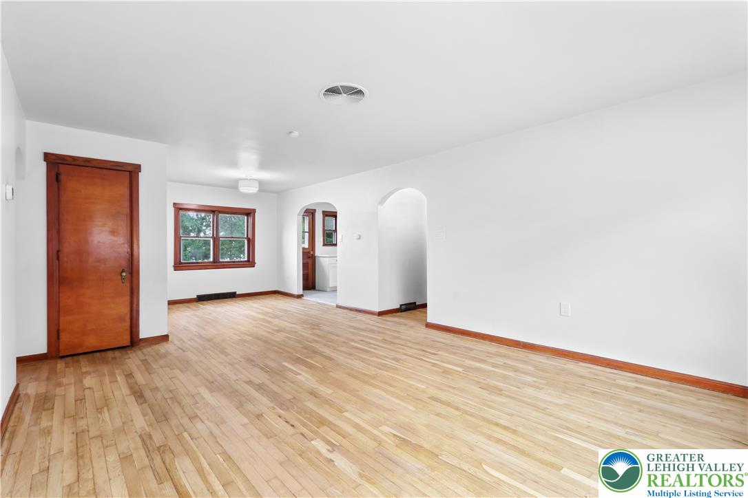 1722 South Albert Street Property Photo 8