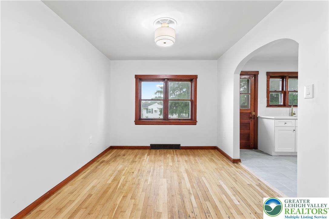 1722 South Albert Street Property Photo 9