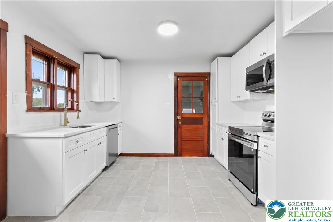 1722 South Albert Street Property Photo 10
