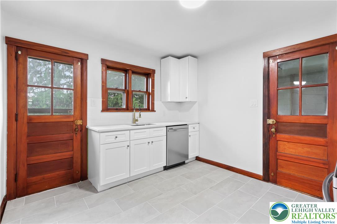 1722 South Albert Street Property Photo 11