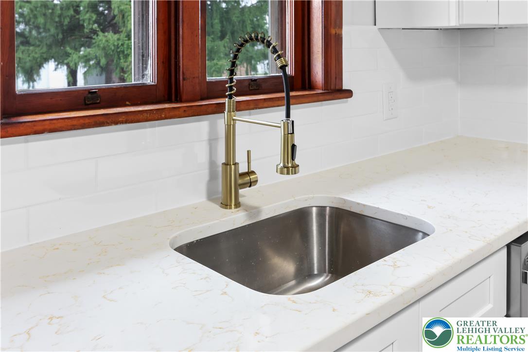 1722 South Albert Street Property Photo 13