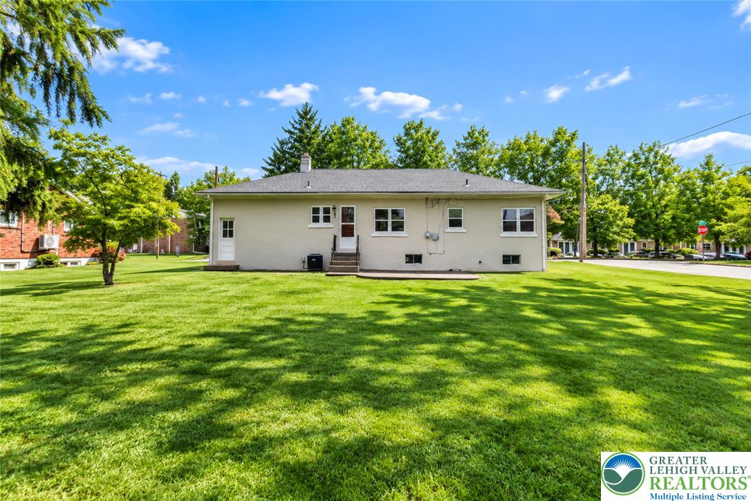 1722 South Albert Street Property Photo 22