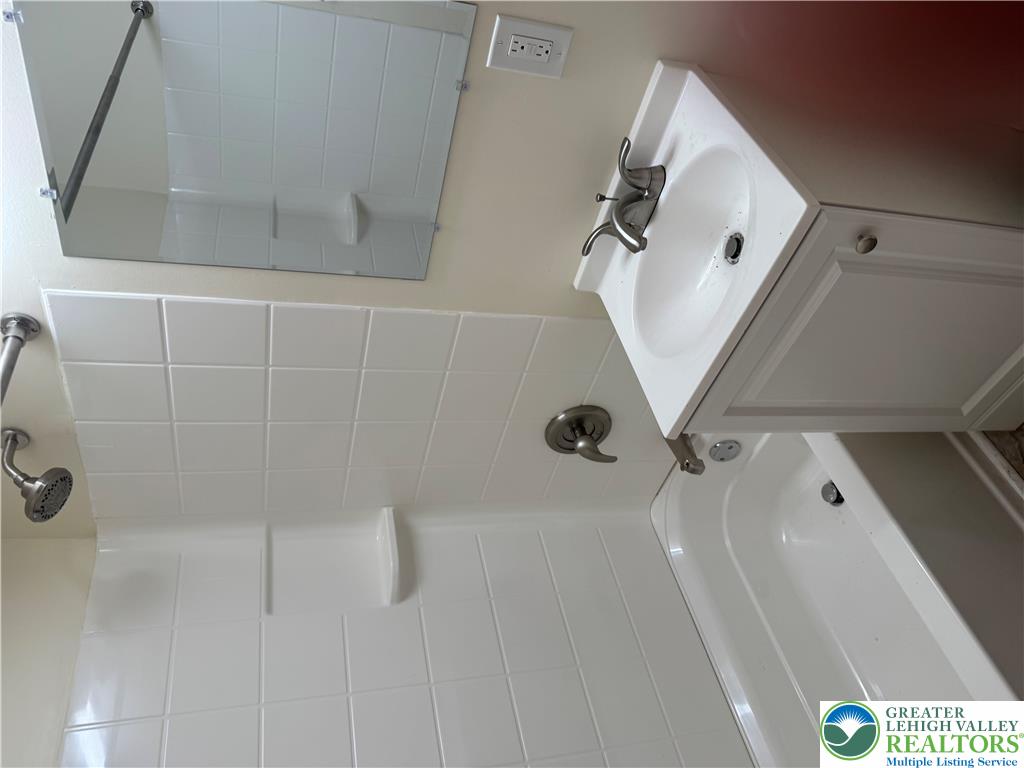 2228 West Allen Street 6b Property Photo 9