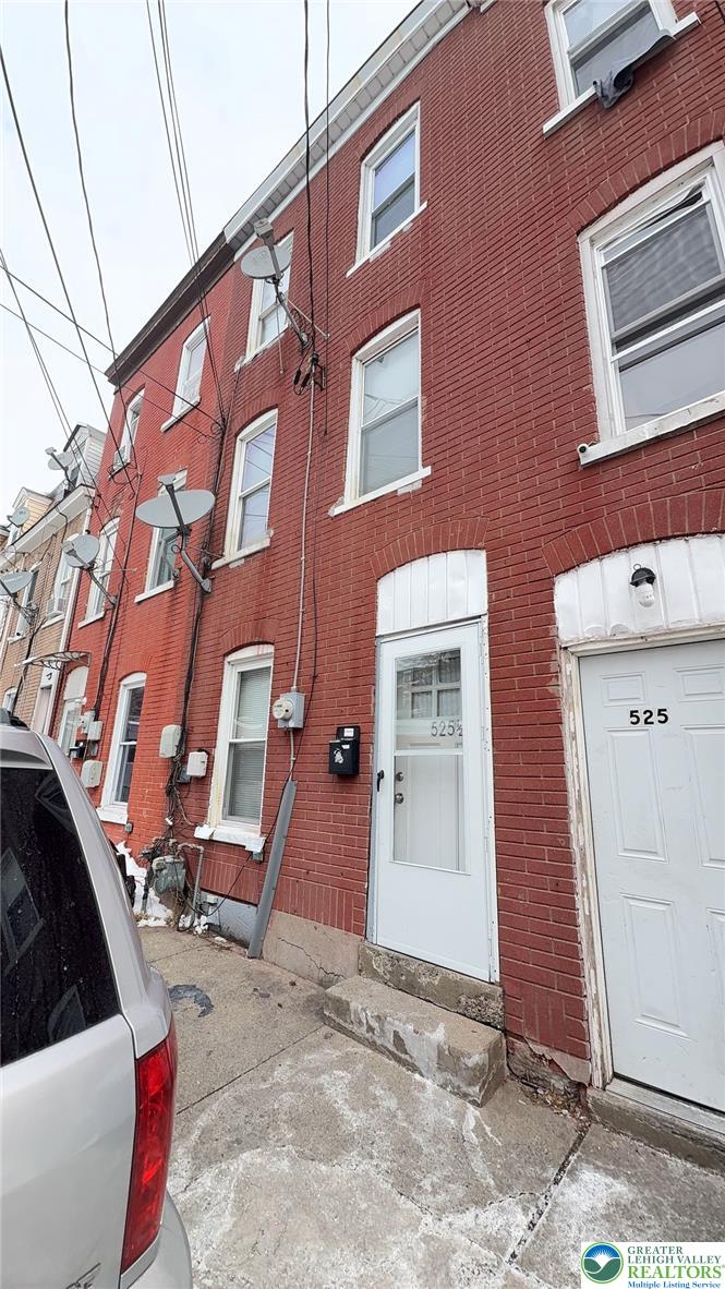 525 Elliger Street Property Photo 1