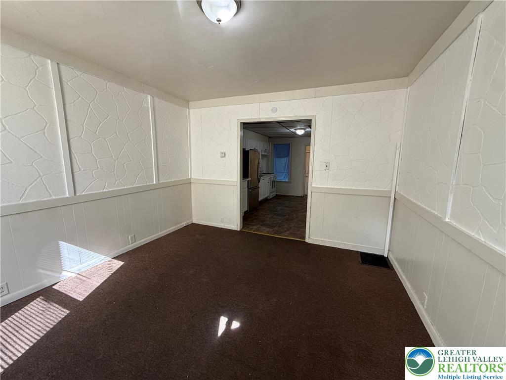 525 Elliger Street Property Photo 2