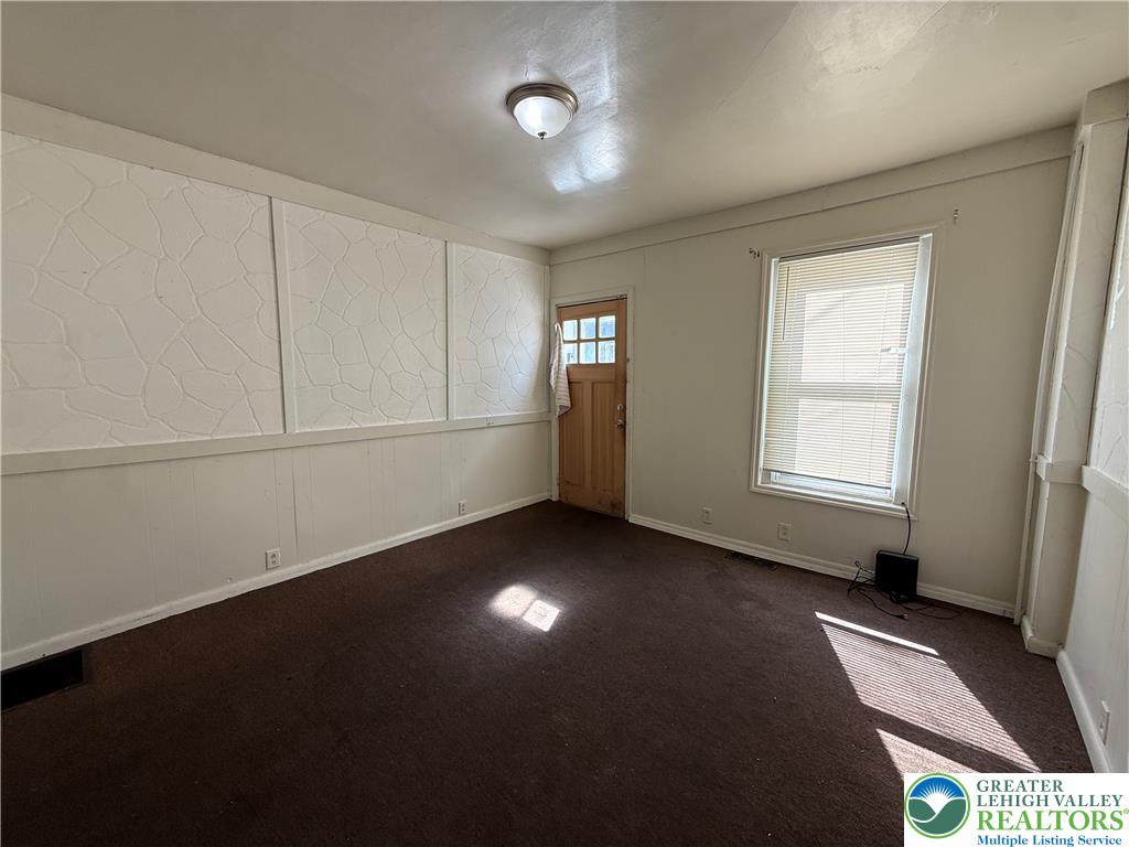 525 Elliger Street Property Photo 3