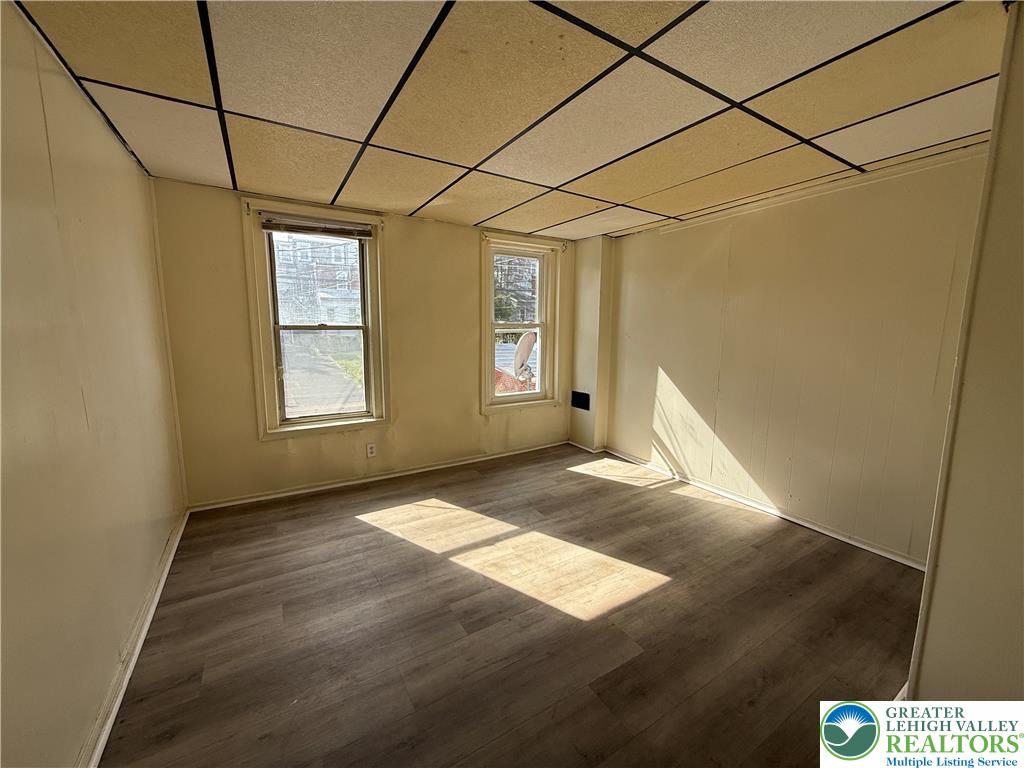 525 Elliger Street Property Photo 9