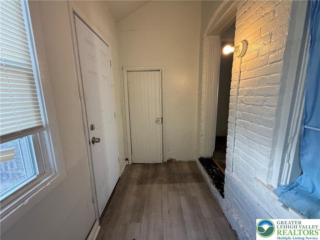 525 Elliger Street Property Photo 14