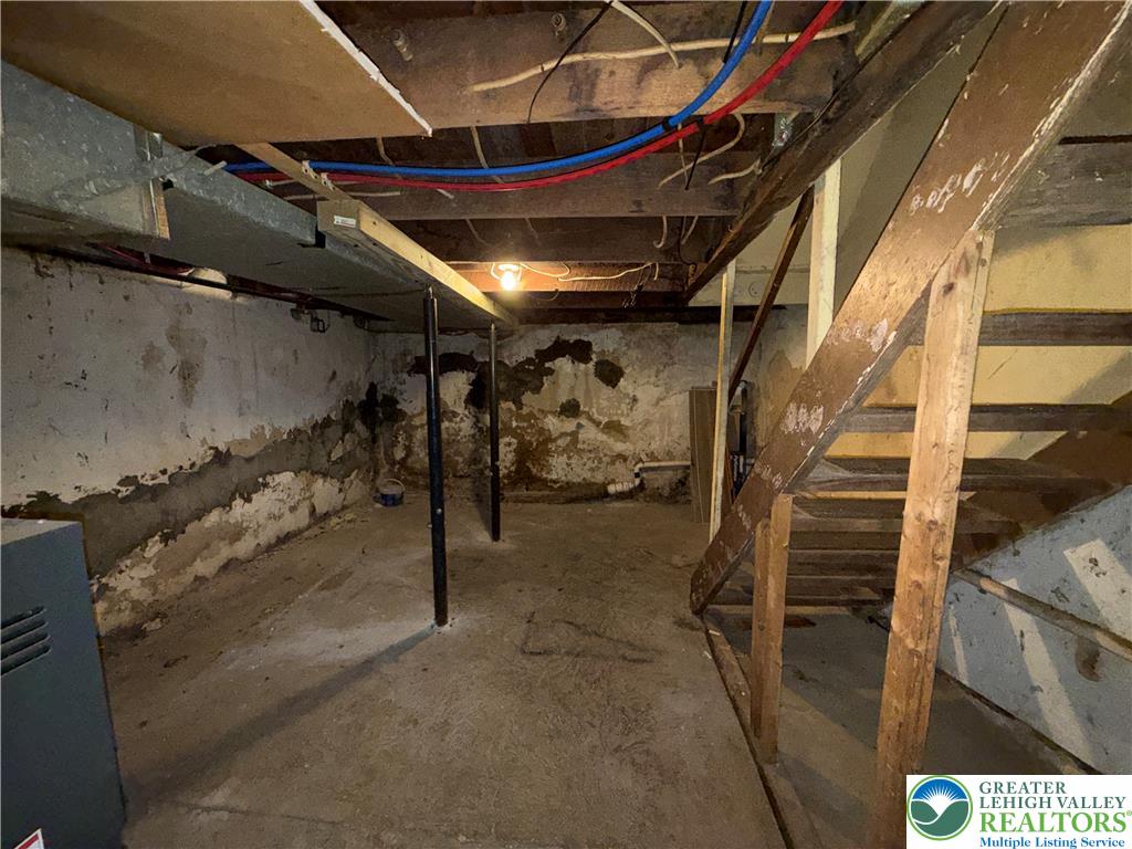 525 Elliger Street Property Photo 15