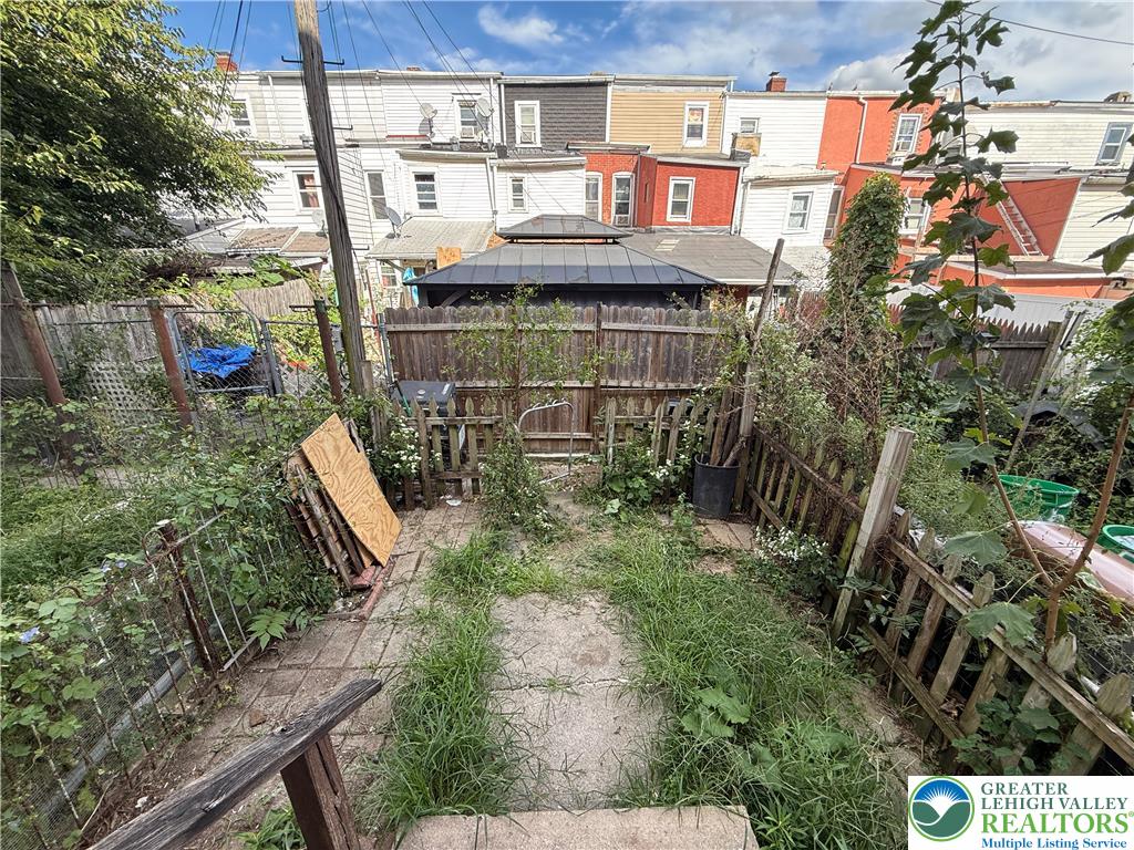525 Elliger Street Property Photo 16