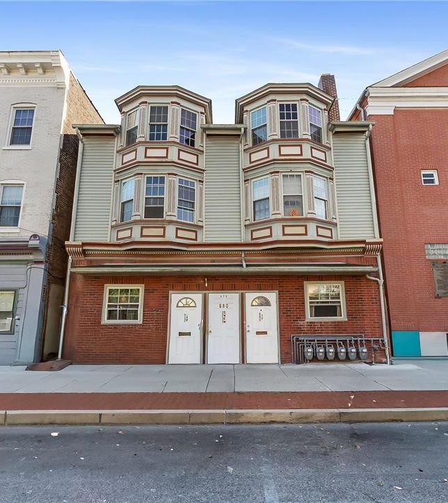 678 Northampton Street 3E Property Photo 1