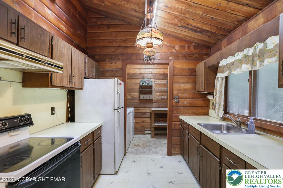 135 Sportsmen Drive Property Photo 10
