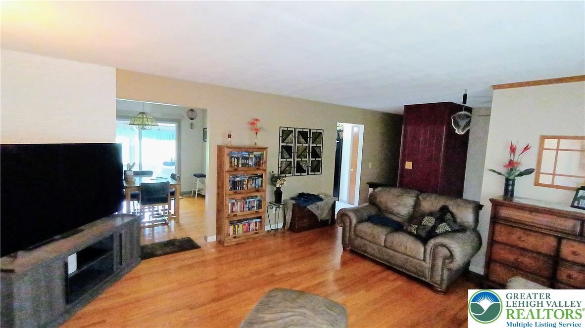 6301 Meadowview Road Property Photo 10