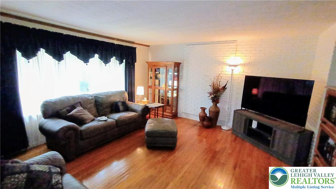 6301 Meadowview Road Property Photo 11
