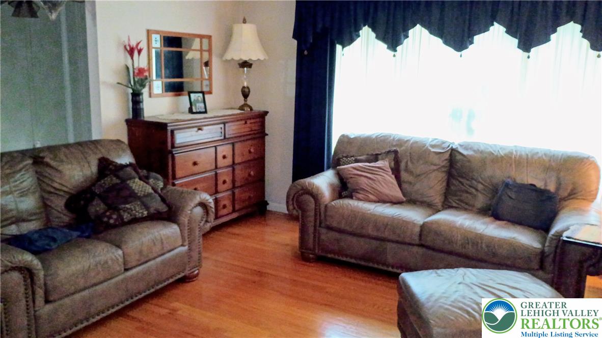 6301 Meadowview Road Property Photo 12