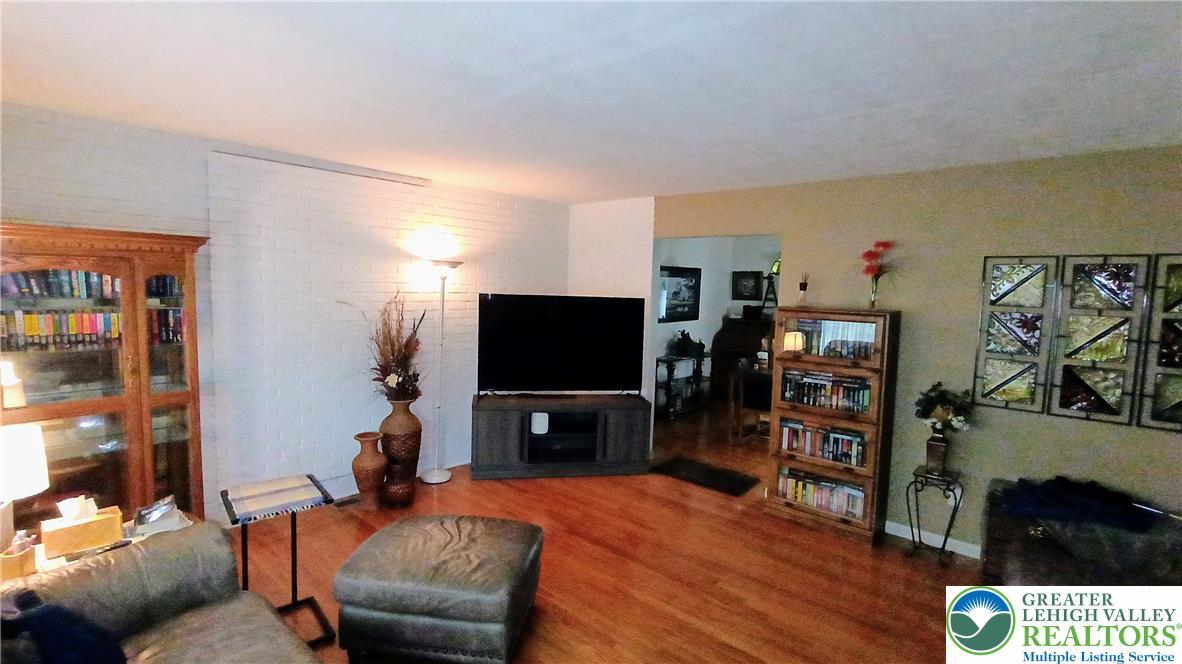 6301 Meadowview Road Property Photo 13