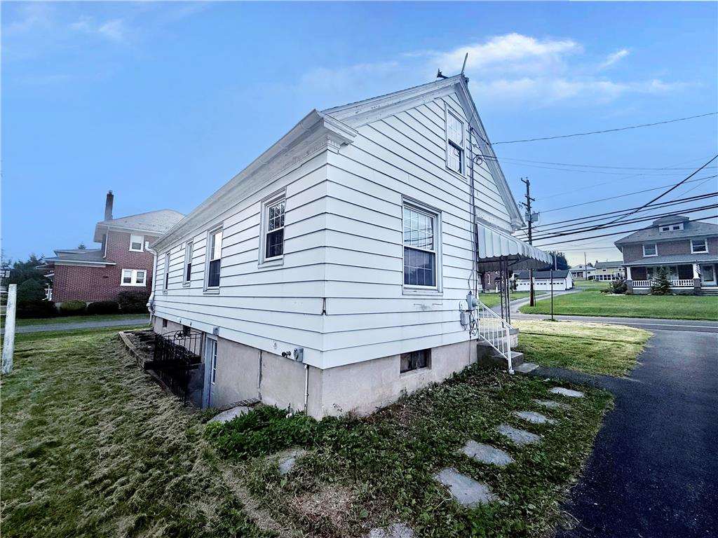 124 East Lawn Property Photo 5