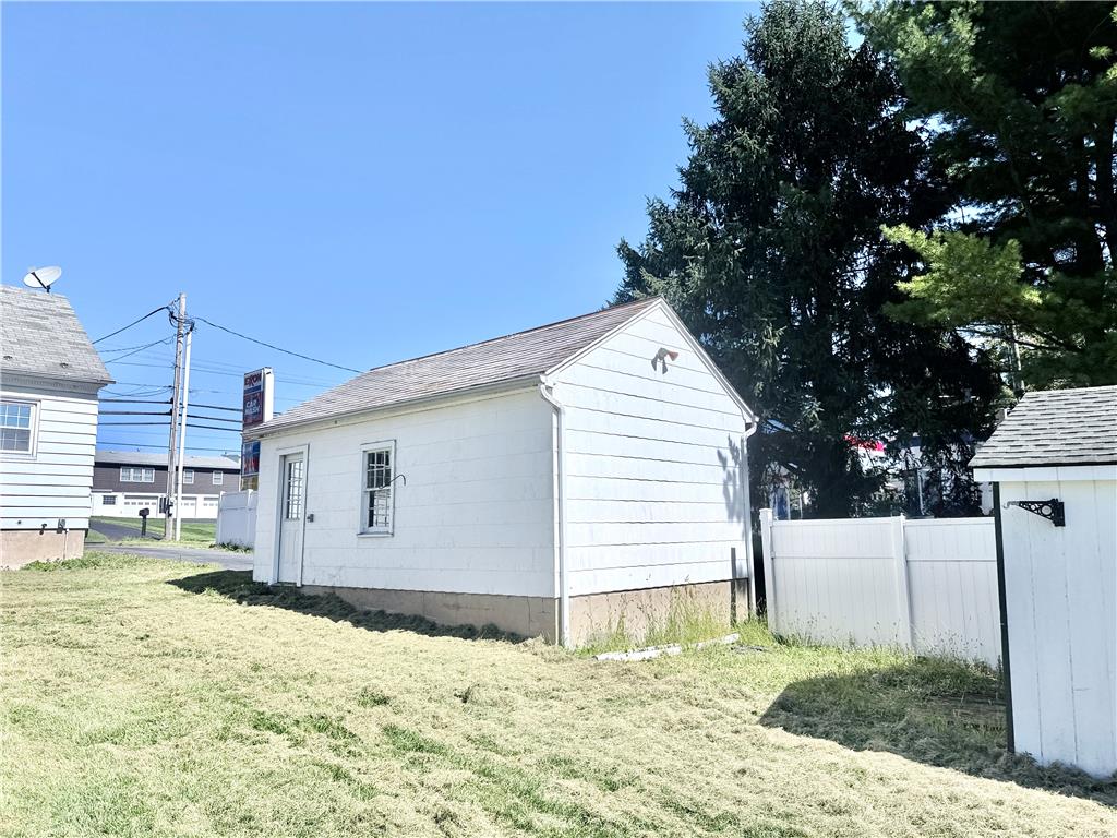 124 East Lawn Property Photo 9