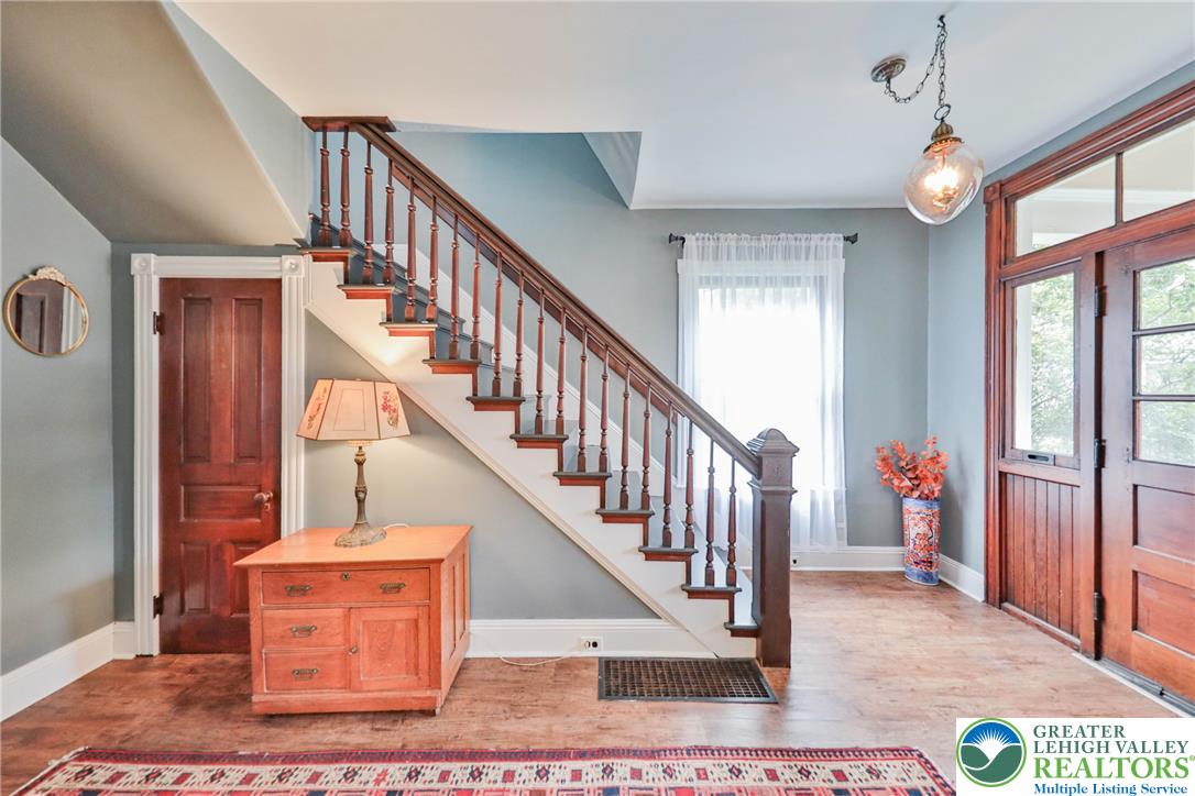 212 West Burke Street Property Photo 6