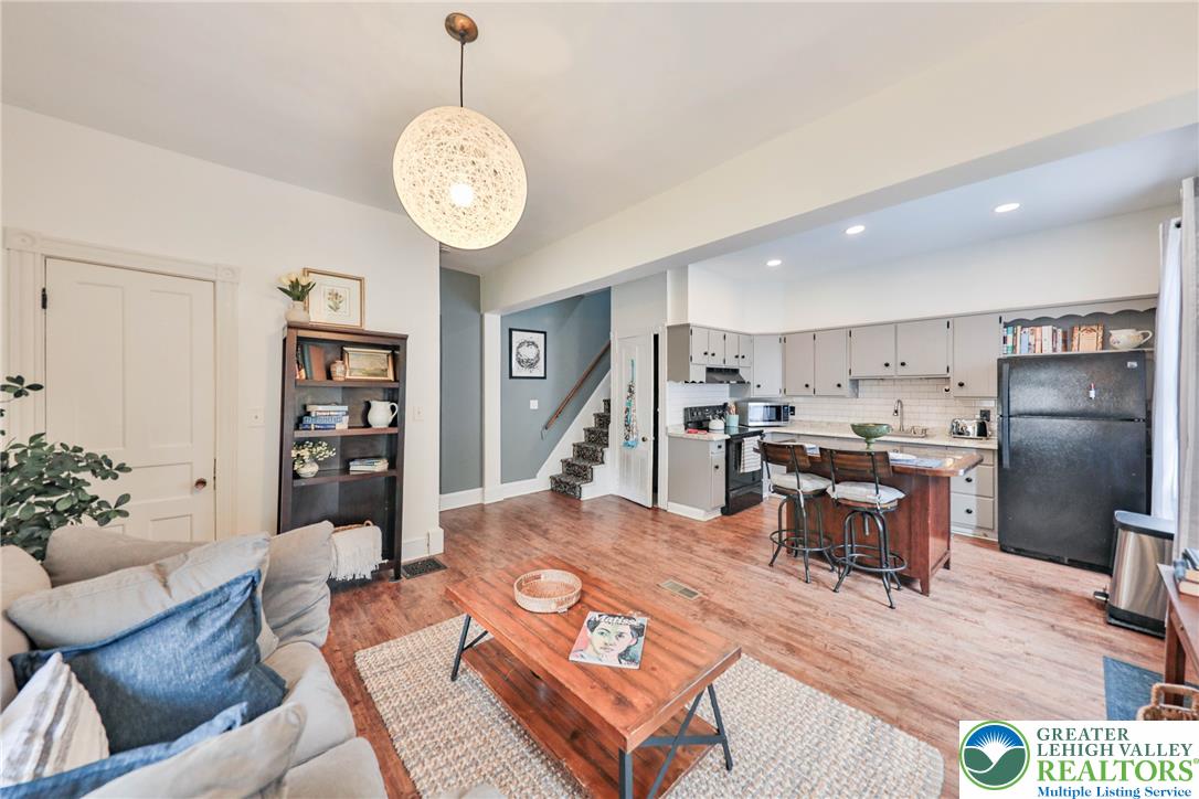 212 West Burke Street Property Photo 8
