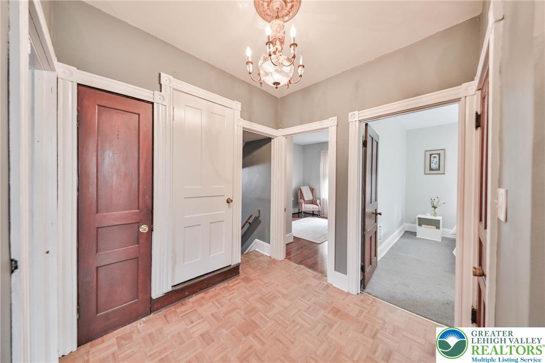 212 West Burke Street Property Photo 11