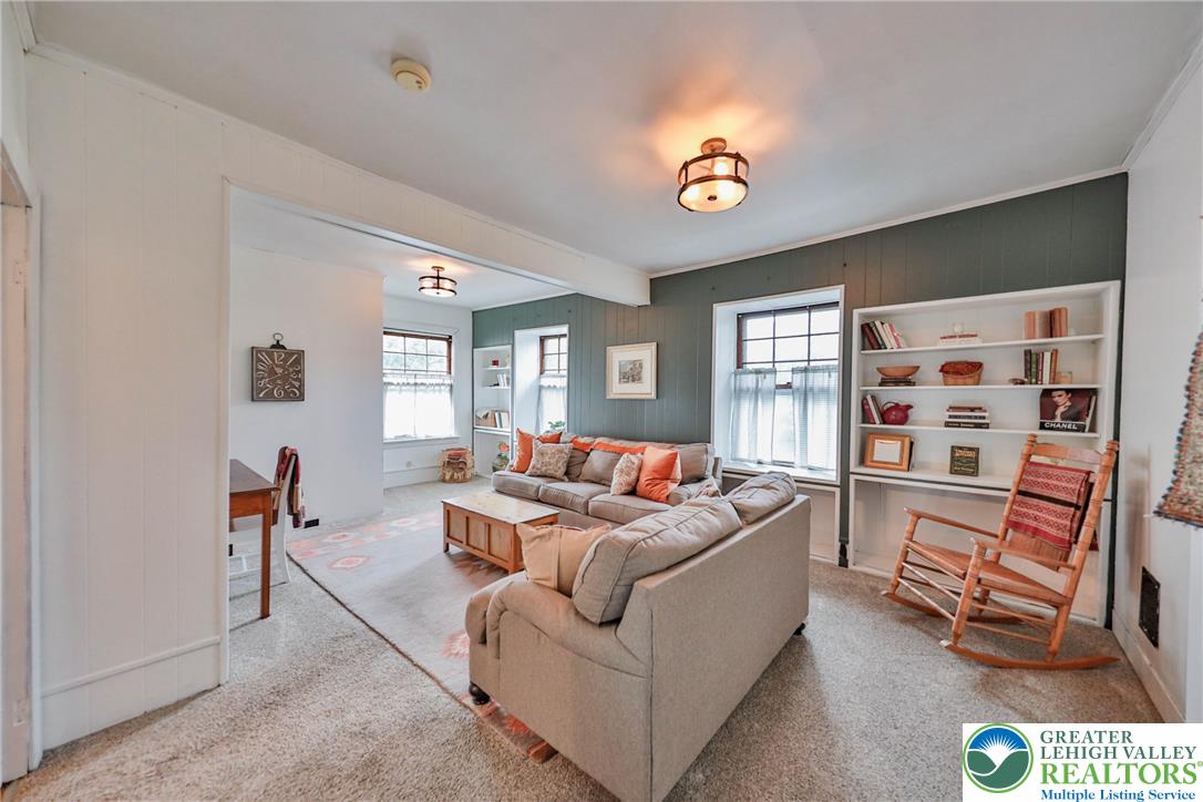 212 West Burke Street Property Photo 14