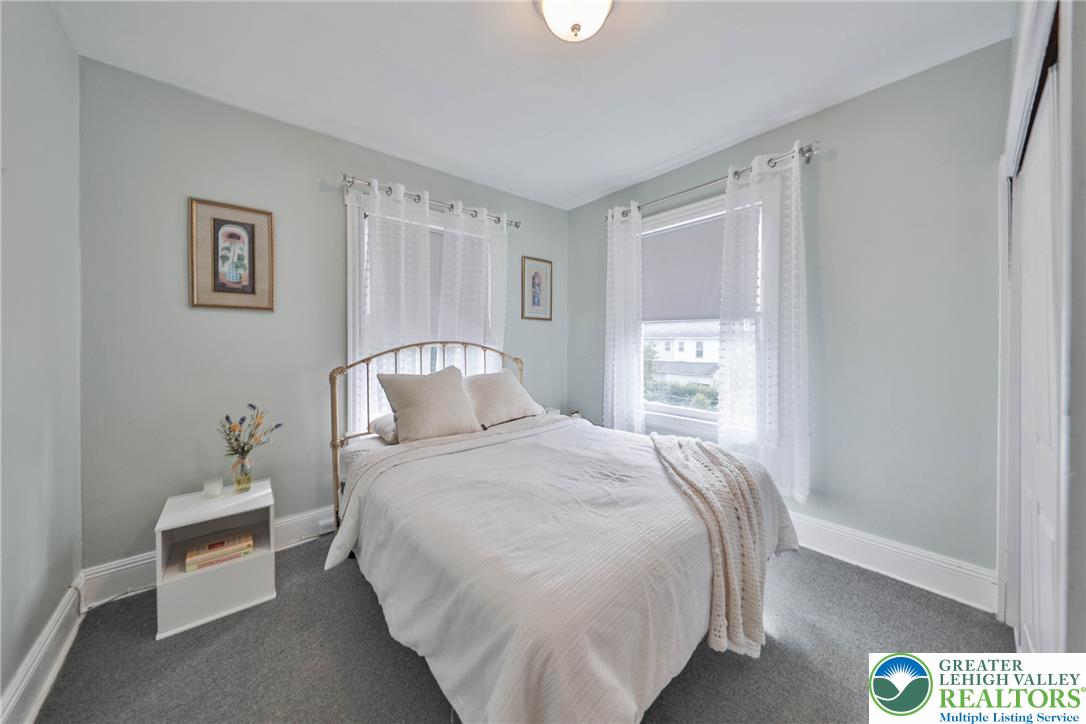 212 West Burke Street Property Photo 15