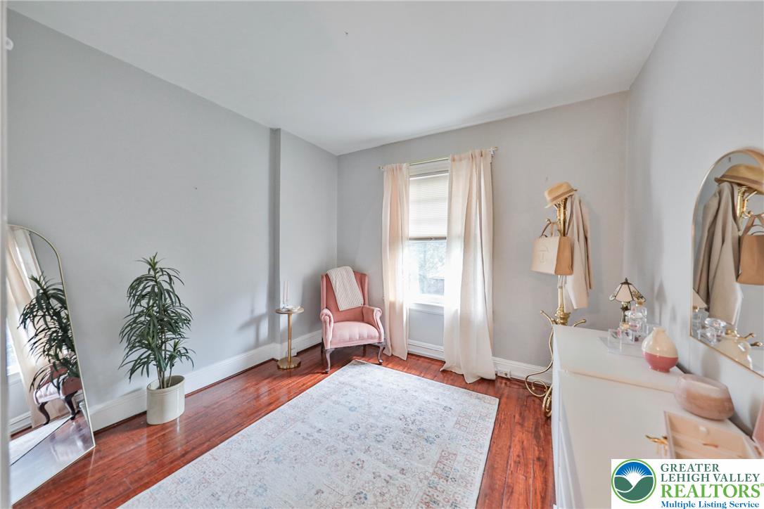 212 West Burke Street Property Photo 16