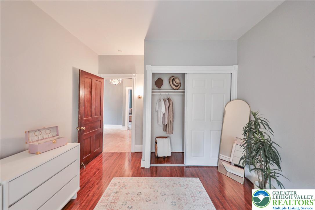 212 West Burke Street Property Photo 17