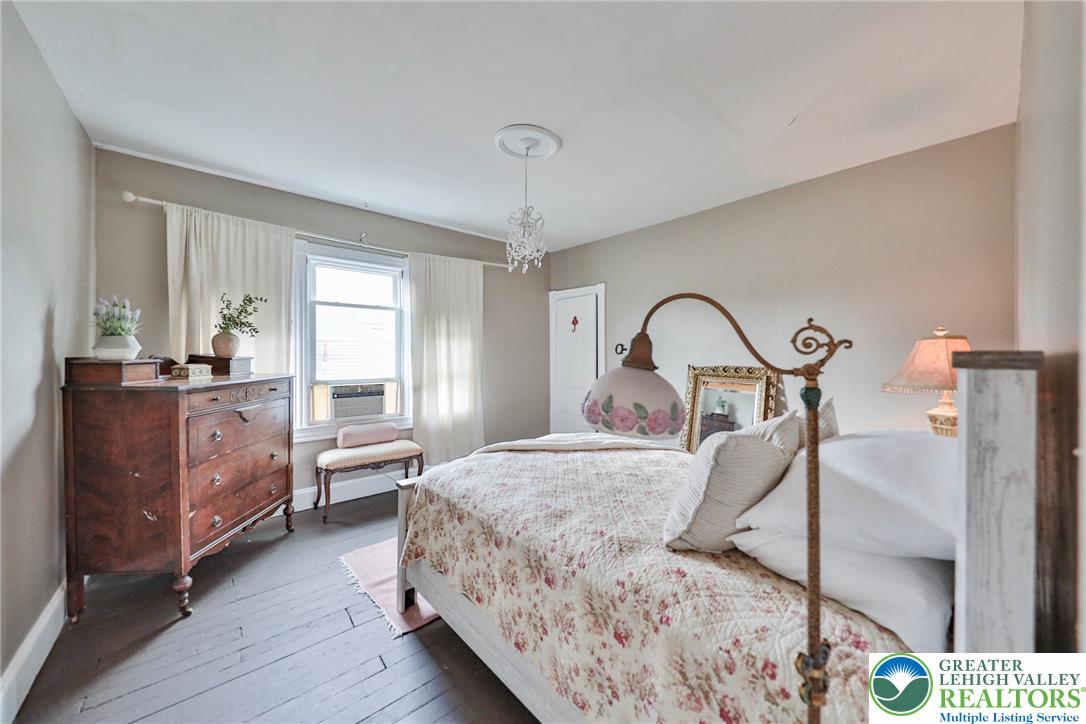 212 West Burke Street Property Photo 18