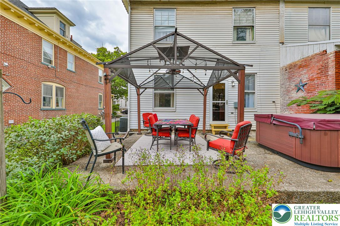 212 West Burke Street Property Photo 21