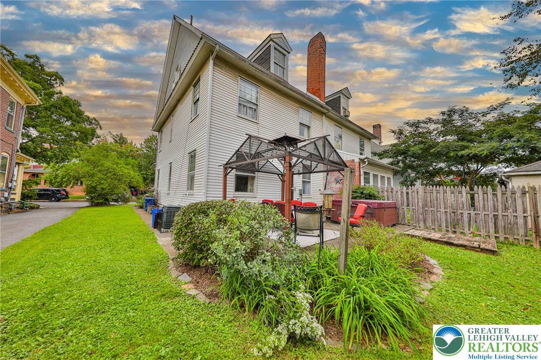 212 West Burke Street Property Photo 24