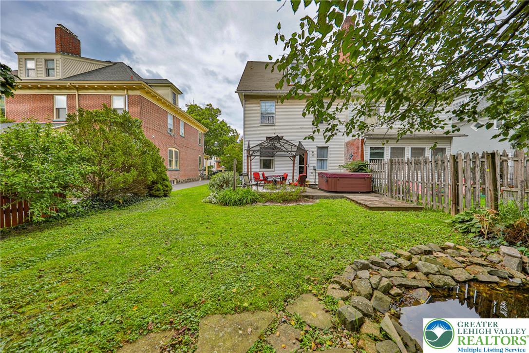 212 West Burke Street Property Photo 26