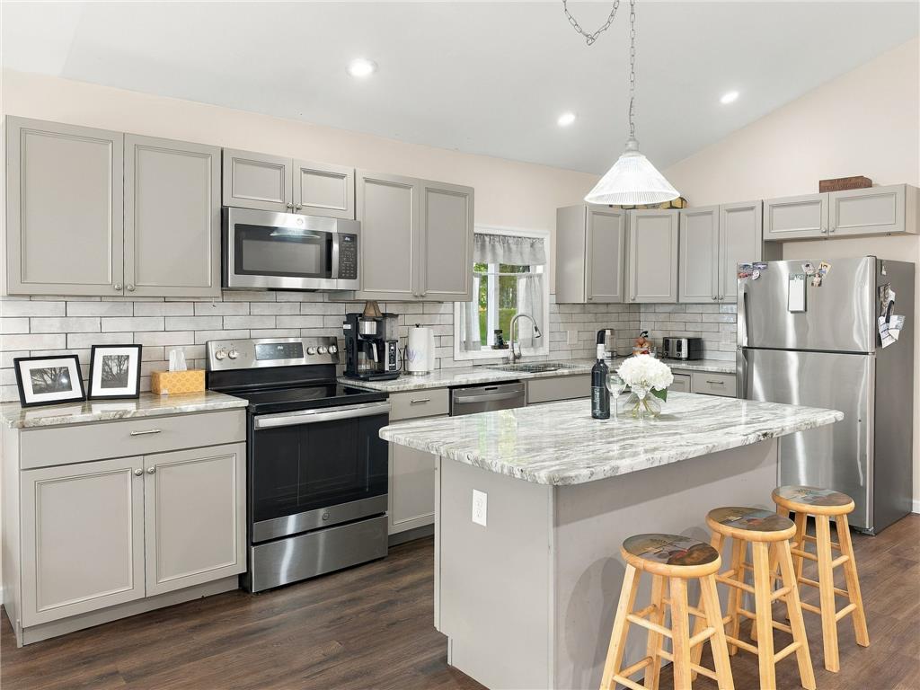 14 Twin Lake Road Property Photo 16