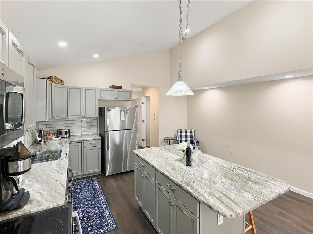 14 Twin Lake Road Property Photo 24