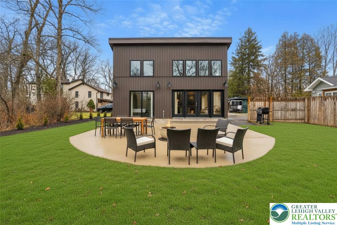 5112 Creek Road Property Photo 1