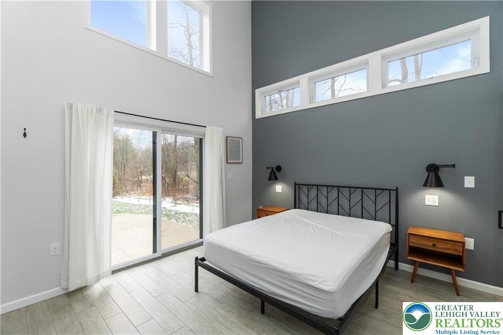 5112 Creek Road Property Photo 10