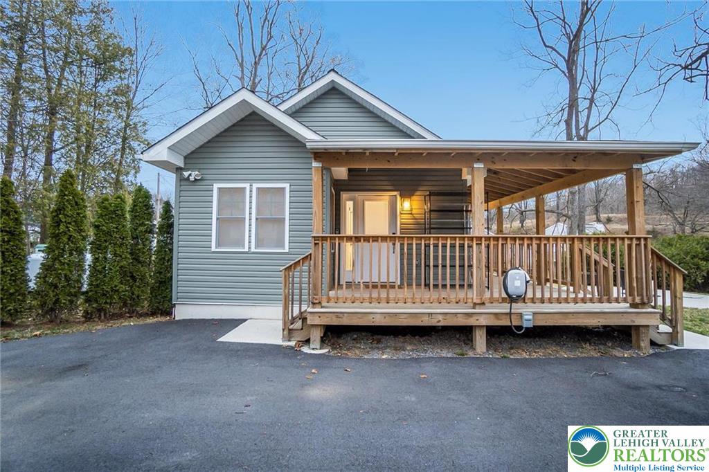 5112 Creek Road Property Photo 15