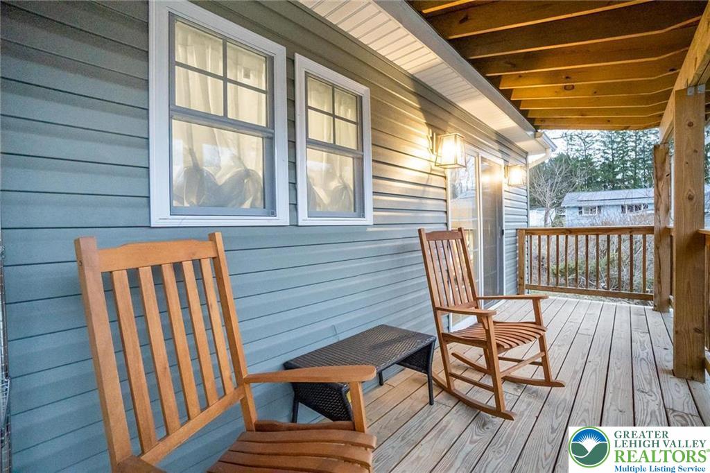 5112 Creek Road Property Photo 16