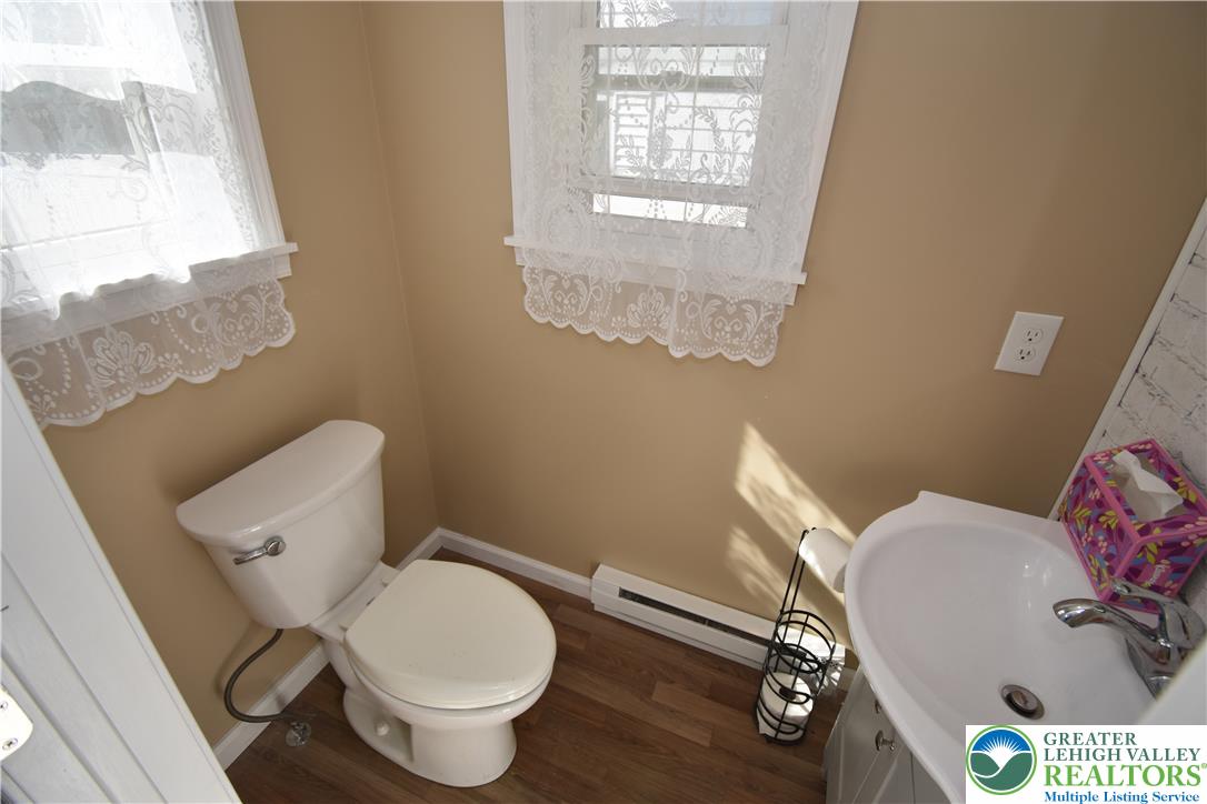 470 West Berwick Street Property Photo 10