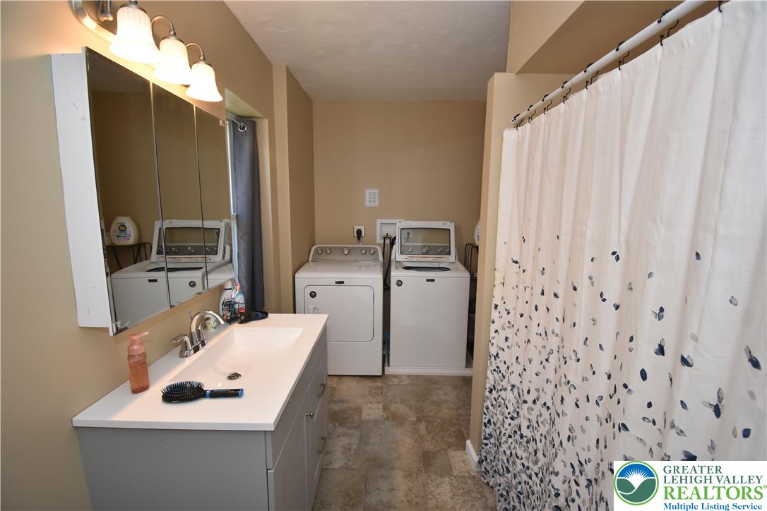 470 West Berwick Street Property Photo 16