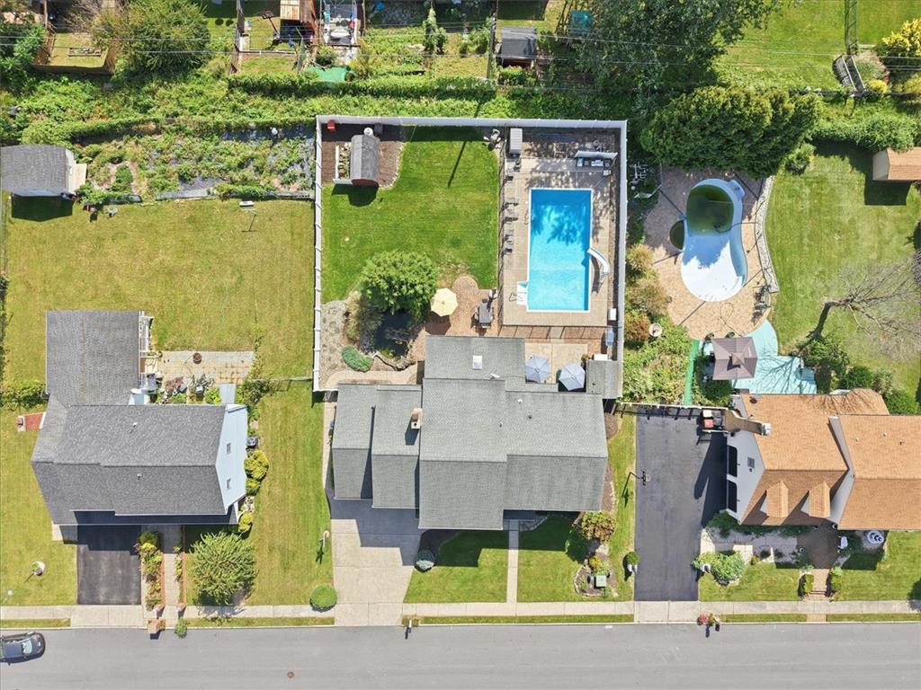 1920 Belleview Drive Property Photo 3