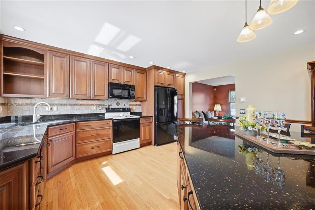 1920 Belleview Drive Property Photo 18