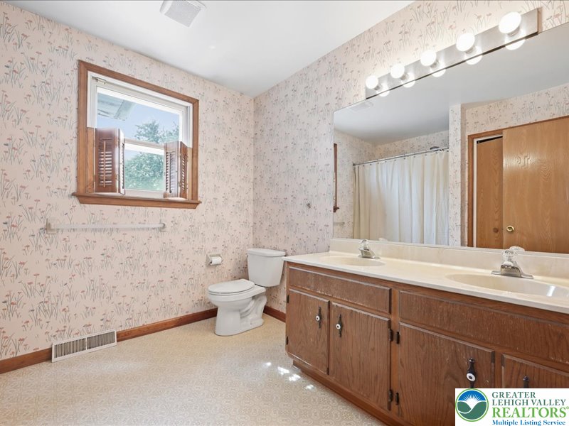 1920 Belleview Drive Property Photo 49
