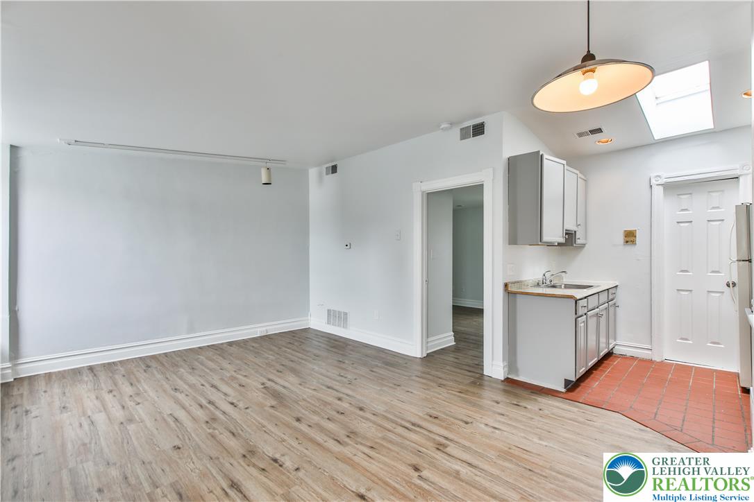 39 North 11th Street C Property Photo 6