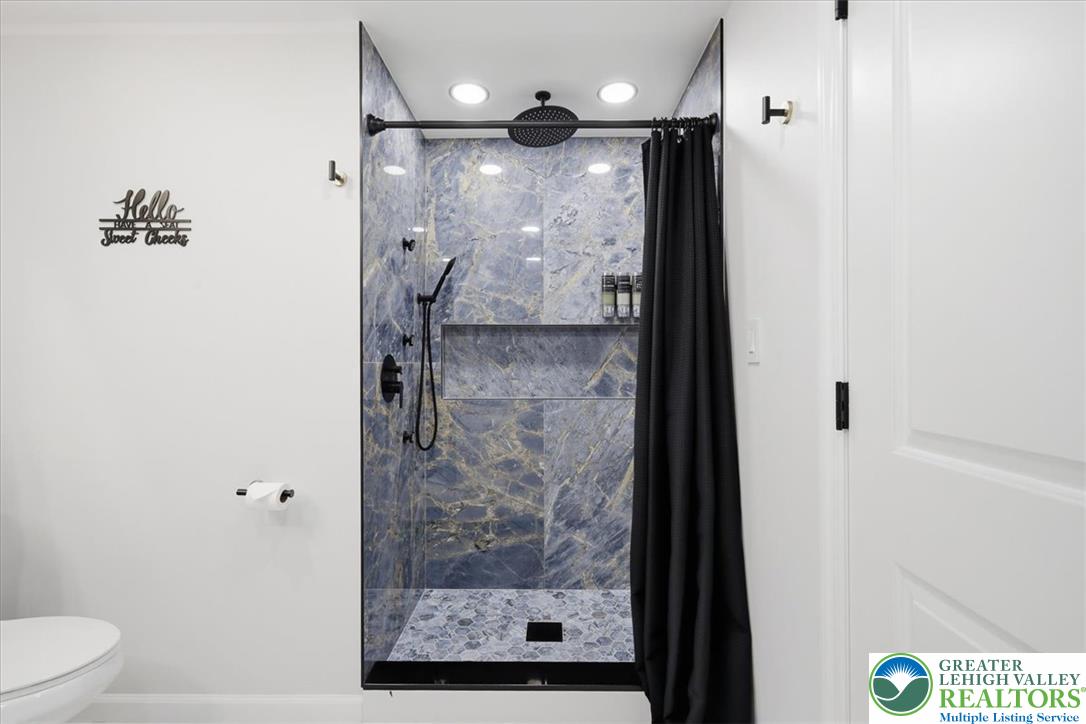 6539 Laurel Hollow Drive Property Photo 18
